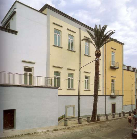 77/82 Palazzo Vallelonga 1982/1985 Prospetto su via parco
