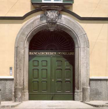 78/82 Palazzo Vallelonga 1982/1985 Particolare del portale di ingresso