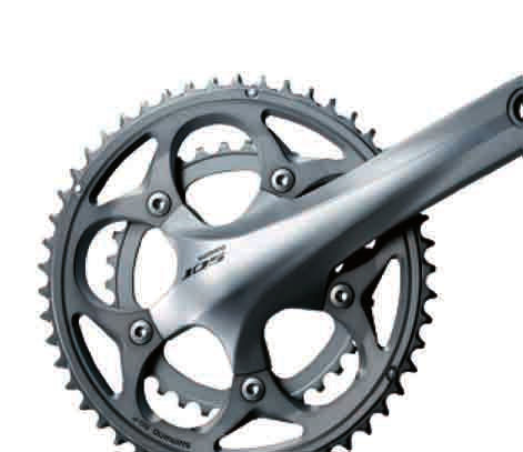 ROAD La serie SHIMANO 105 offre una tecnologia avanzata. Un gruppo di componenti concreti, affidabili, resistenti e ad alte prestazioni con un design elegante.