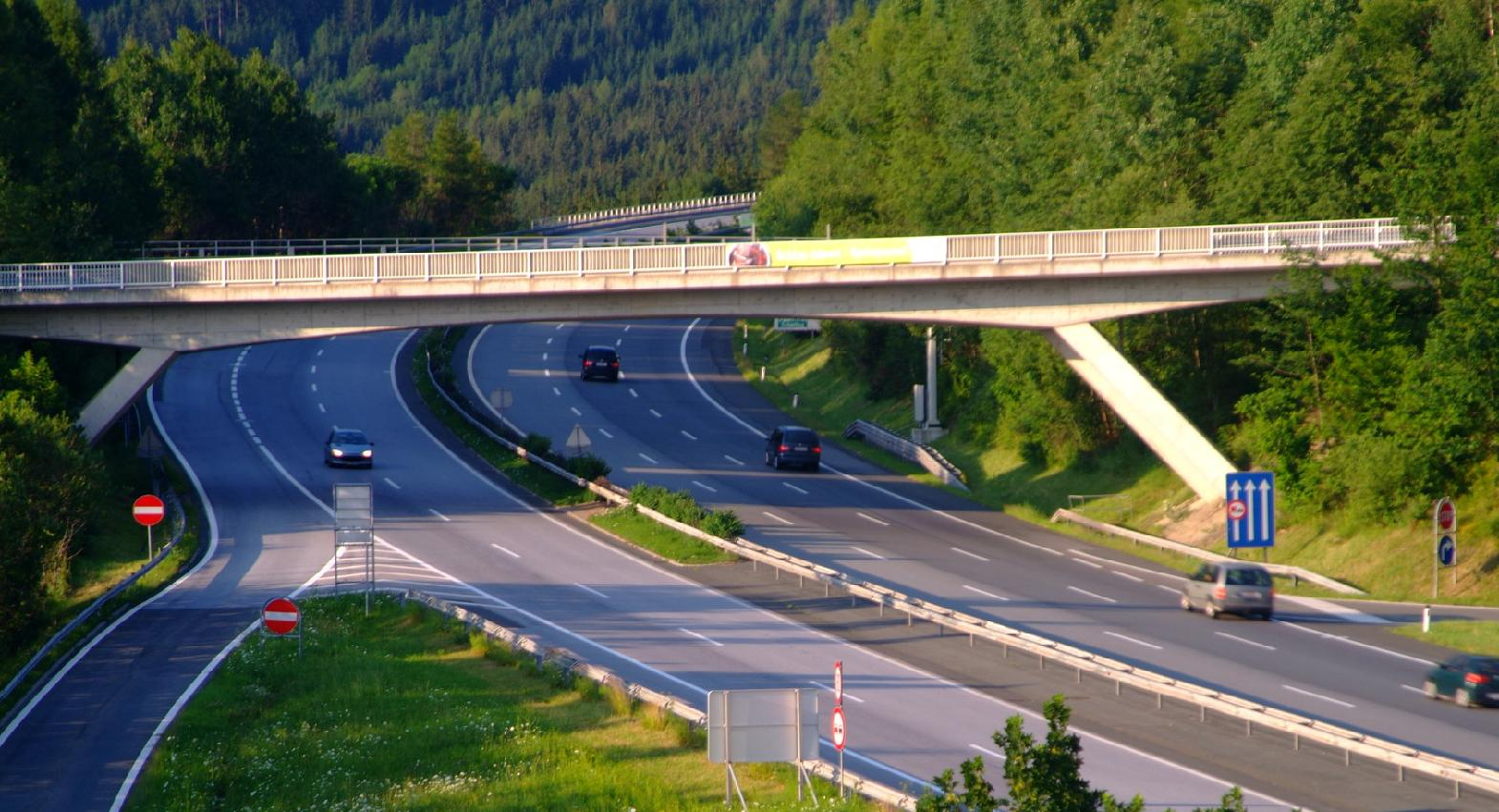 Sicurezza autostradale L autostrada è di gran lunga la tipologia di strada più sicura 1/4 dei Km