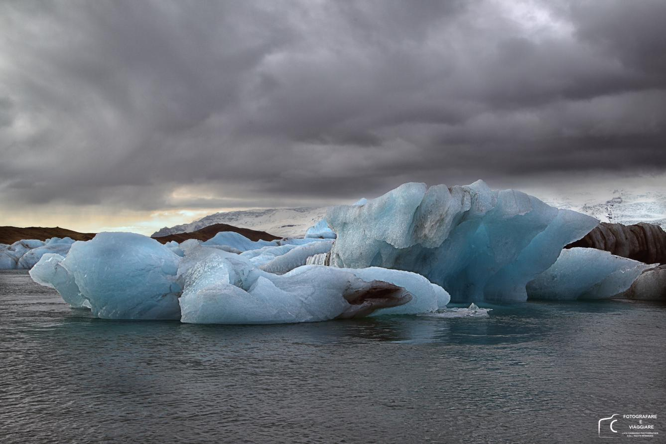 6 giorno: Jokulsarlon Hofn La cittadina portuale di Hofn ci regalerà uno spaccato di vita quotidiana, mentre nei dintorni di Hofn tra fiordi e ghiacci avremo modo di provare tecniche fotografiche