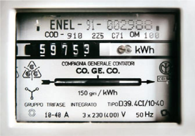 Il kilowattora 1 kwh = 1000 W x 3600 s = 3,6 x 10 6 J Un kilowattora è l