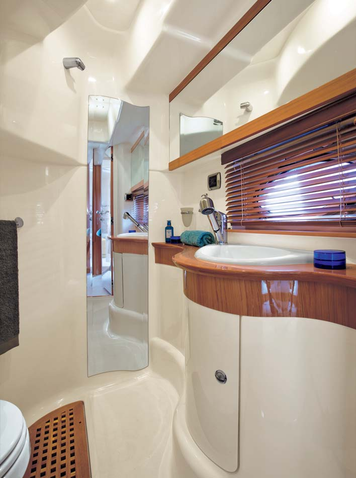 OPEN TO... MULTIPLY SPACE. A poppa, la cabina con due letti singoli offre uno spazio funzionale e confortevole.