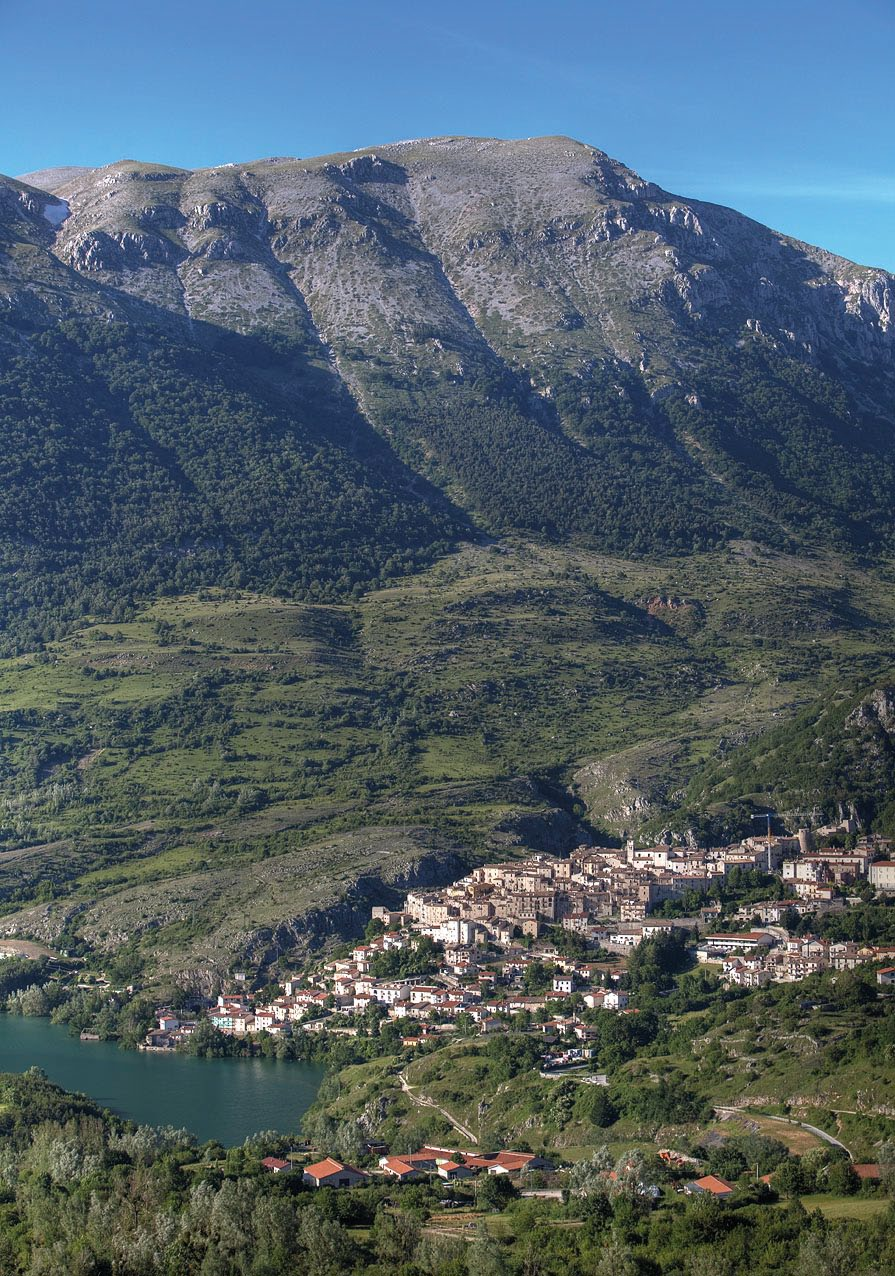 ASPETTI FOTOGRAFICI Un trekking come questo, che attraversa il cuore dei territori più selvaggi e naturalisticamente interessanti del Parco d Abruzzo, Lazio e Molise, è sicuramente una grande