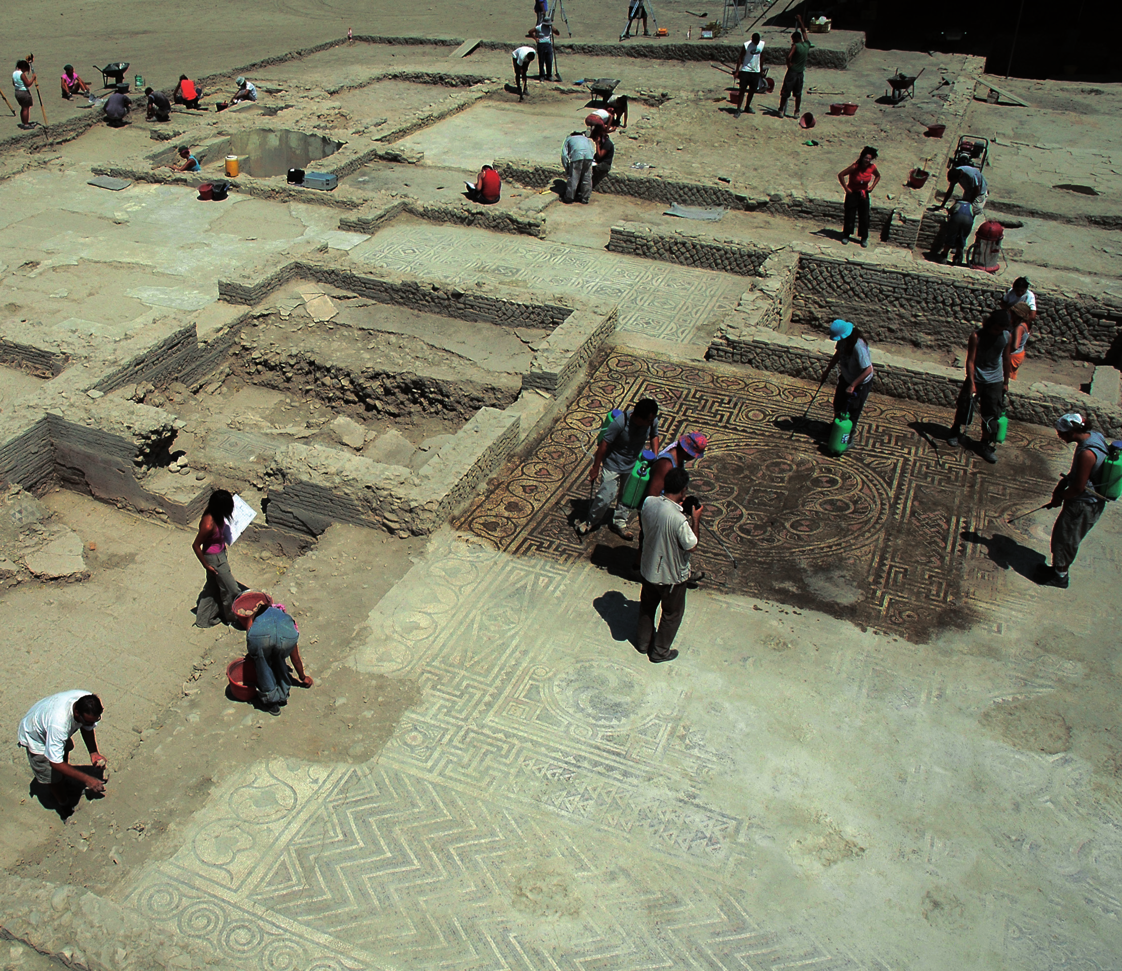 studi umanistici, lettere, beni culturali, scienze della formazione ATTIVITÀ SUL CAMPO E ATTIVITÀ PARTECIPATE DEGLI STUDENTI Le attività sul campo di scavo archeologico e ricognizione sono parte