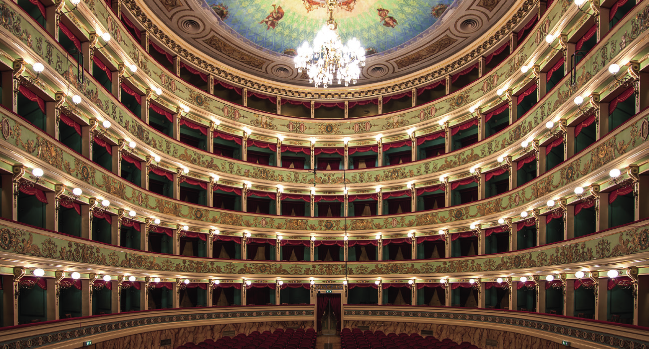 TEATRO VENTIDIO BASSO Il teatro, intitolato al generale Publio Ventidio Basso, asco