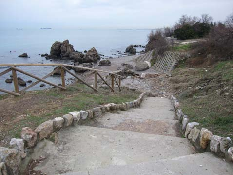 SCHEDA 07 Spiaggia della Ballerina Ubicazione: Viale di Antignano Descrizione dello stato dei luoghi: La spiaggia è di piccole dimensioni e presenta due accessi costituiti da gradini in muratura che