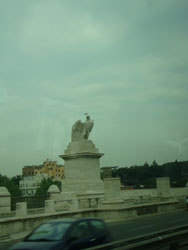 Še Vatikan. Trg Sv. Marka Konec je našega pohoda po Rimu. Gremo na mestni avtobus in še malo peš do našega avtobusa, saj nas šofer Vatral Miro že težko čaka. Ponte Flaminio.