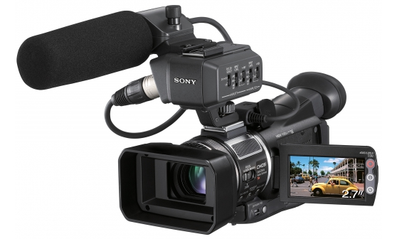 HVR-A1E Telecamera HDV con registrazione HD/SD e sensore CMOS da 1/3" Presentazione Il più piccolo camcorder HDV professionale di Sony Dotato di un design ultra-compatto e con capacità HDV 1080i,