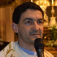 Don Simone Duchi è nato a Cremona il 29 luglio 1987 ed è stato ordinato sacerdote l 8 giugno 2013 mentre risiedeva nella parrocchia cittadina di S. Ilario. Dal 2013 è vicario di Antegnate. Ora mons.