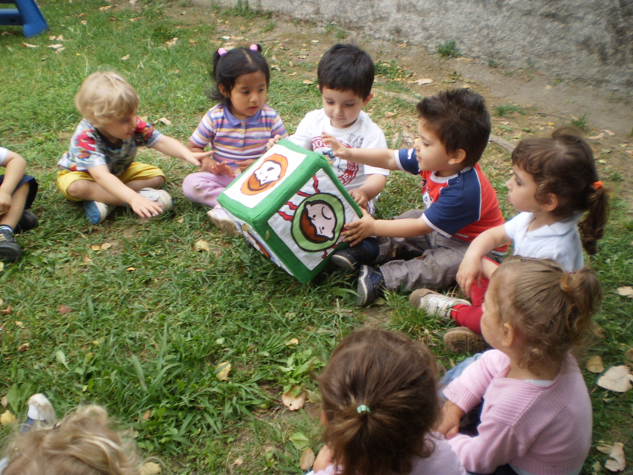 10 LA QUALITA DELLE SITUAZIONI E DELLE RELAZIONI In che modo l adulto si dedica ia bambini, come restituisce