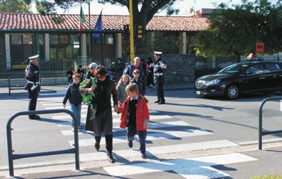 POLIZIA MUNICIPALE Comune di Prato a tutela dei pedoni La parola priorità ha un senso e i pedoni ne hanno un diritto assoluto.