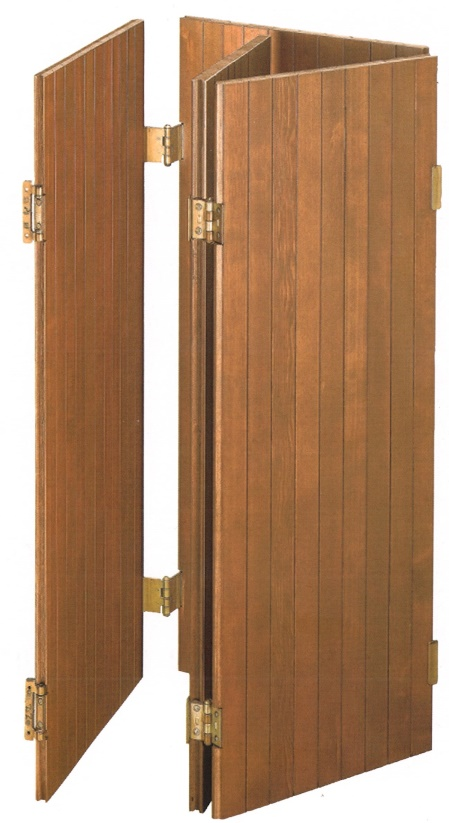 Scuri esterni: Persiane ripiegabili di produzione Società Cocif in legno massello dello spessore di mm.