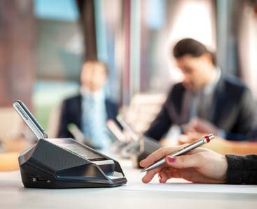 12 Sistema per conferenze DICENTIS Sistema per conferenze DICENTIS 13 con touchscreen Il touchscreen da 4,3" mostra l'elenco dei partecipanti, gli argomenti all'ordine del giorno, i pulsanti per la