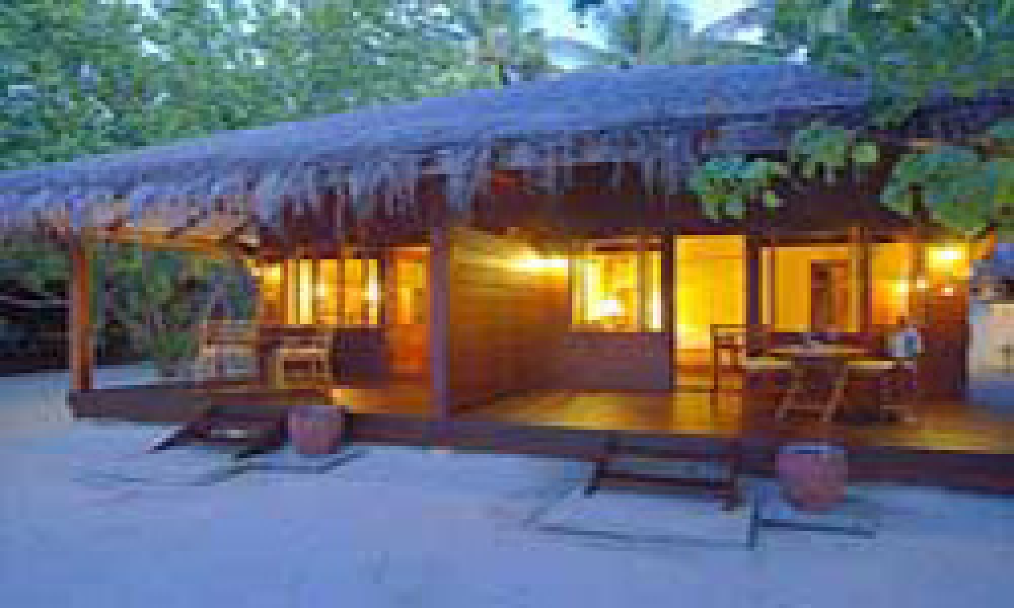 Un altro resort in un atollo incontaminato in una splendida isola, che offre ottimi servizi e alloggi, una buona cucina, immersioni, un atmosfera rilassante con spiagge incontaminate di cristallo