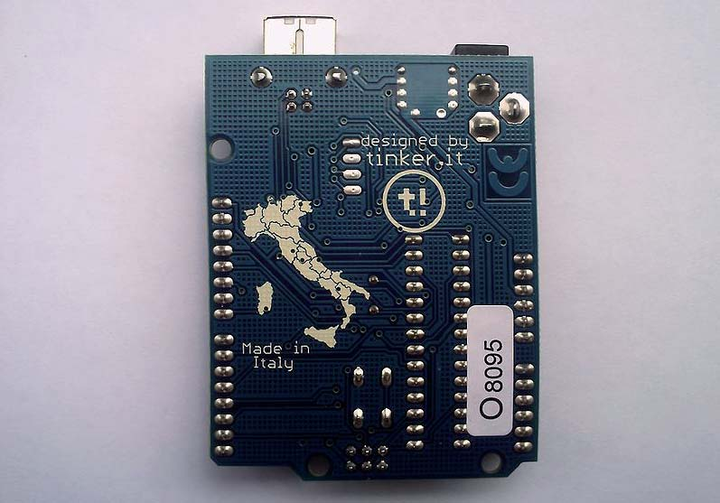 Arduino Arduino è una piattaforma di prototipazione elettronica open-source che si basa su hardware e software flessibili e facili da usare, sviluppata all Interaction Design Institute di Ivrea, un