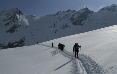 SCIALPINISMO - CORSI Il programma dei corsi è strutturato per permettervi una crescita tecnica attraverso più momenti di formazione che potrete scegliere in funzione del vostro interesse specifico.