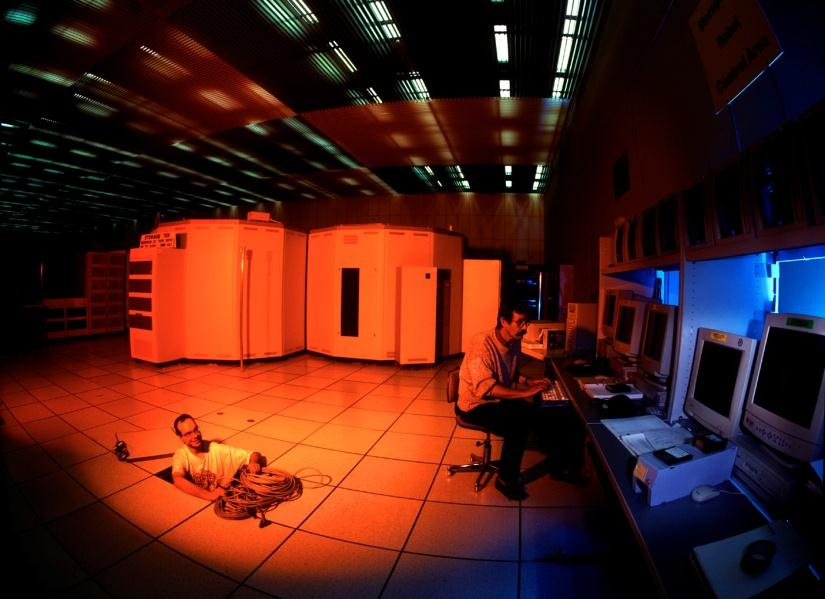 Il successore del Web: GRID Il LHC computing GRID è un progetto finanziato dall UE con l obiettivo di construire la futura generazione di infrastruttura di