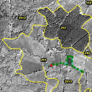 Figura 2 Ambito agricolo di pianura, con frutteti e seminativi irrigui. Figura 3 - Ambito forestale di alta collina, con spazi di agricoltura tradizionale a seminativi e prati.