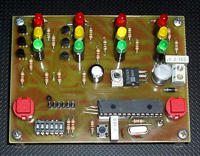 Semaforo per Modellismo Miniature Traffic Light PROGRAMMAZIONE MINIDIP Per default, il tempo del ROSSO è di 25 secondi e può essere aumentato fino a 65 agendo sui microinterruttori n.