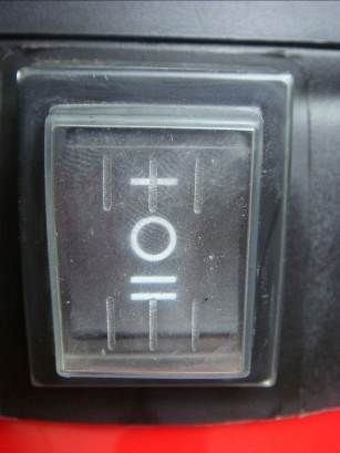 4.5 Descrizione dei comandi L interruttore di avviamento / arresto del motore elettrico dell aspiratore è ubicato sopra il coperchio superiore (Figura 5).