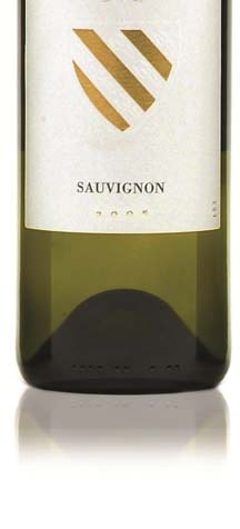 SAUVIGNON DOC Sauvignon 100% Giallo paglierino verdognolo Un connubio riuscitissimo tra frutta esotica e foglie di pomodoro con piacevoli sfumature floreali che vanno dalla rosa bianca al fior di