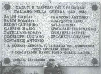 193 Taneto Sul fianco della chiesa Targa Trattasi di una targa in granito con epigrafe in rilievo inaugurata