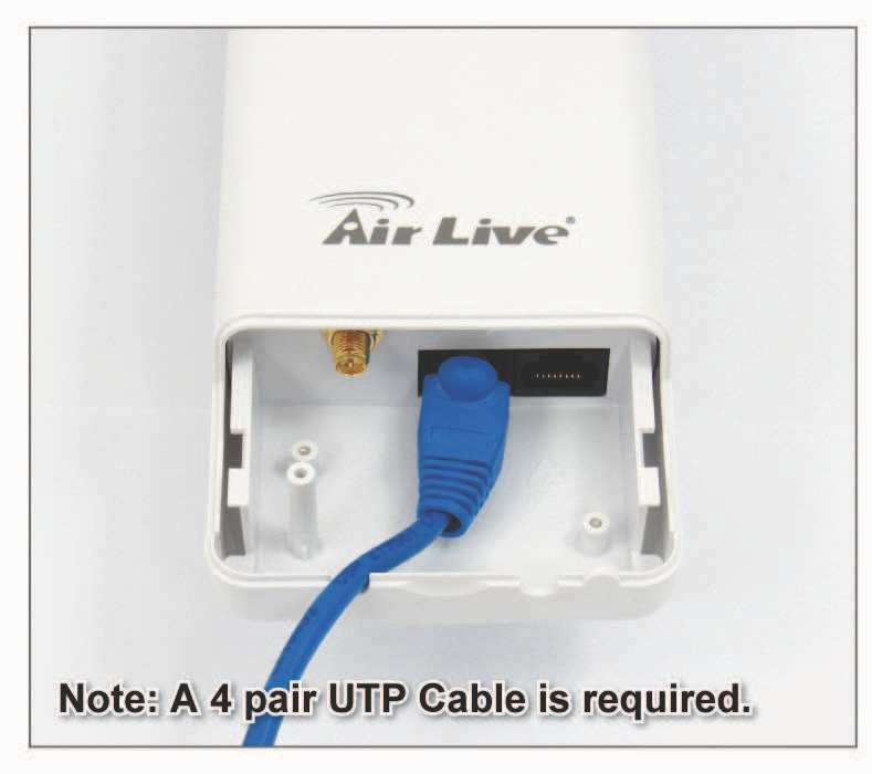 2. Far passare il cavo Ethernet attraverso l asola e