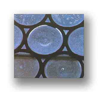 Il vetro può essere utilizzato sotto forma di rivestimento completo o di pannelli decorativi. I prodotti vetrari, sono particolarmente apprezzati come componenti di arredamento.