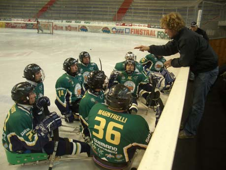 MERANO - MERANARENA Domenica 3 Dicembre 2006 4 a PARTITA: ALTO ADIGE - LOMBARDIA L Armata Brancaleone spenna le Aquile del Sud Tirolo in una avvincente partita sul ghiaccio di Merano.