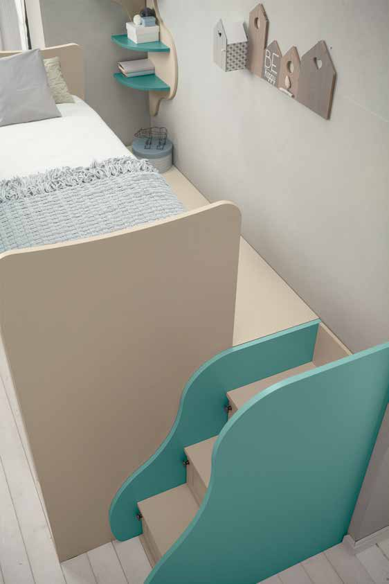 presenza della nuova sedia Noemi in Verde Oceano.