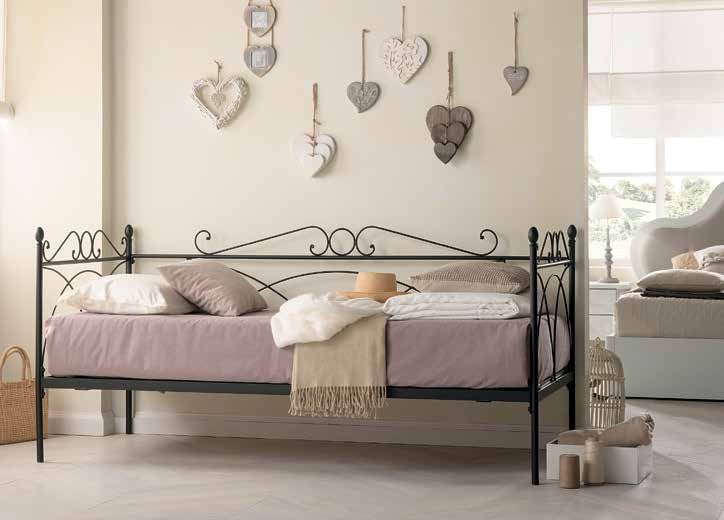 Anthony Divano letto in ferro battuto / Sofa bed in wrought iron Iris letto con testata