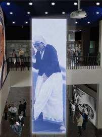 La mostra è il primo nucleo di quello che in futuro diventerà il Museo del Dialogo: oltre alle immagini e ricordi di Madre Teresa, sarà infatti un vero e proprio percorso tra i più
