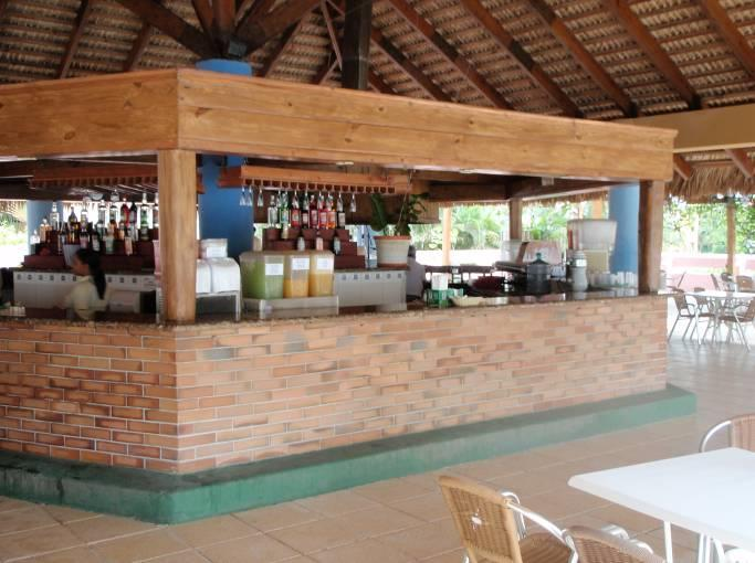 Il bar La Papaya si trova a lato della piscina nella struttura Palace.