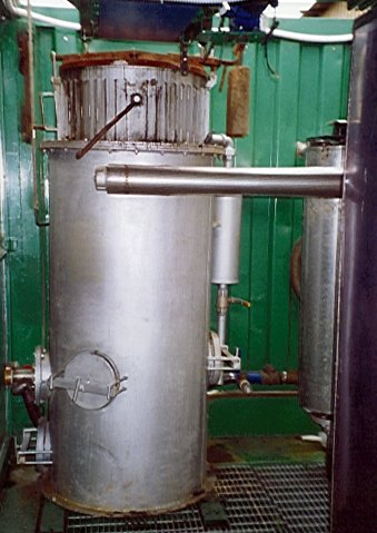 internamente con gas in uscita a temperatura bassa NET consente tempi di avviamento ridotti anche con biomasse umide Il gas NET ha un