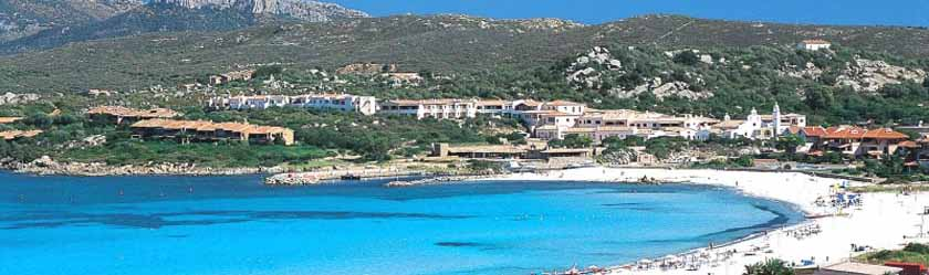 Olbia: 15 km Golfo Aranci: 10 km Porto Rotondo: 4,5 km Porto Cervo: 28 km Stintino: 164 km Sulla costa nord orientale della Sardegna si apre un golfo che, per le sue spiagge e le sue calette