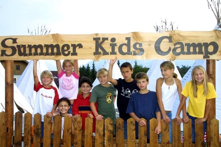 Page 4 SUMMER KIDS CAMP La vacanza studio in Italia Berlitz organizza campi estivi dal 1999: da allora 70.000 bambini e teenager in tutto il mondo hanno partecipato ai nostri campi.