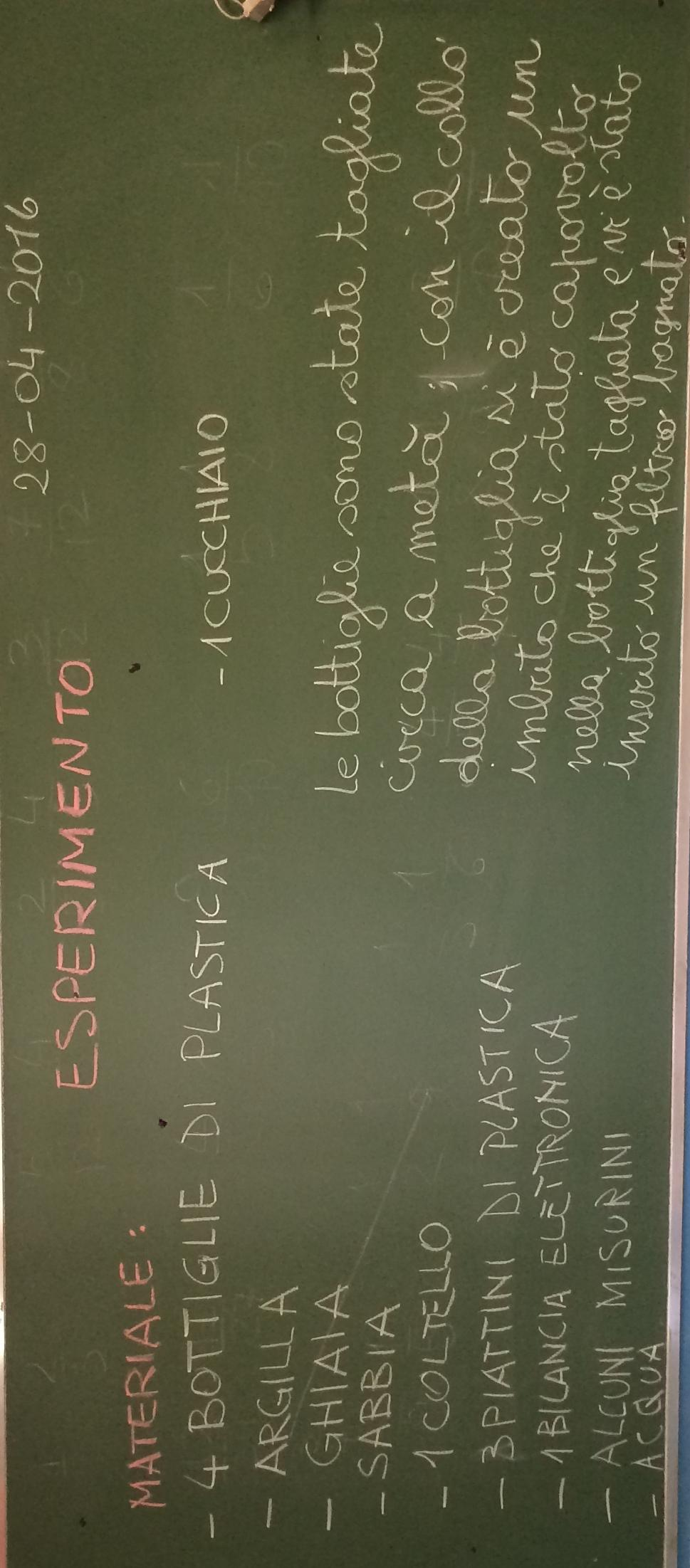 Esperienza 6: La permeabilità/impermeabilità del suolo Materiale: 4 bottiglie di plastica, imbuti di plastica, filtri, 1 cucchiaio, 4