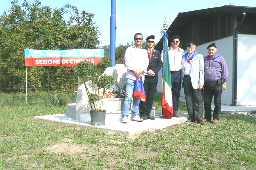 15 Novembre 2009 Festa di San Martino Patrono della Fanteria Da destra: Romanelli Renzo (segretario sez. Cividale), Querini Marco (presidente sez.