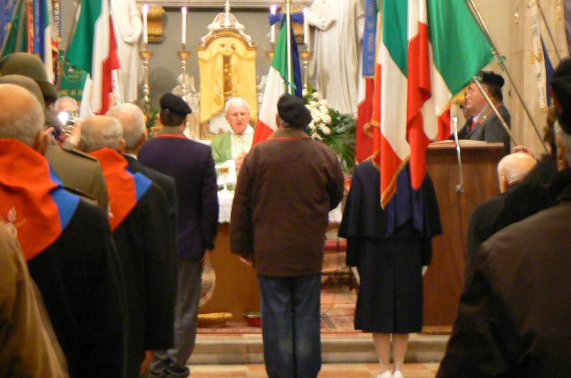 15 La Santa Messa conseguentemente celebrata nella Chiesetta di San Martino e animata dal Coro Parrocchiale San