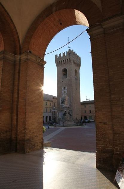 Il programma di studio annuale viene concordato individualmente con il docente e prevede, oltre al repertorio solistico, almeno un concerto per pianoforte e orchestra.