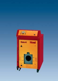 Euro-3 si può agevolmente combinare con un bollitore modello Hoval CombiVal. L accumulatore d acqua CombiVal, disposto a fianco della caldaia, offre il massimo comfort nella produzione d acqua calda.