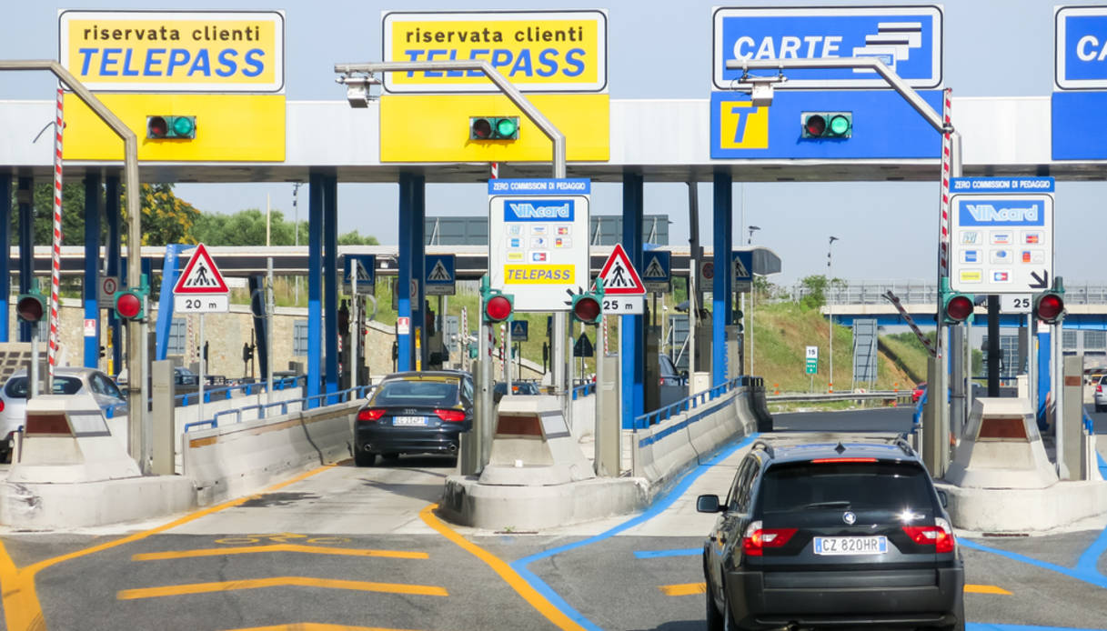 Automazione 3 Febbraio 27 Esercizio Figura : Una casello autostradale con sistema TELEPASS (foto e schema).