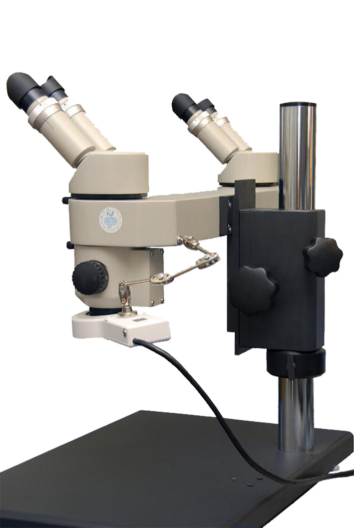 MICROSCOPI ryf i Microscopi stereoscopici binoculari con 2 postazioni di lavoro RYF. Serie DSK 500. Illuminazione 14.