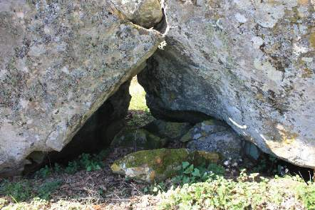pratici. Fig. 3.4.2 Complesso megalitico di Petre la Mola alle pendici del Monte Croccia.