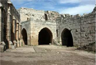 CRAK DEI CAVALIERI Costruito nell IX secolo dall emiro di Homs, poi conquistato dai crociati, il castello, ha fin dalle origini una