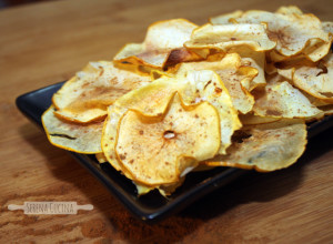 Chips di mele, uno snak sano e leggero Le chips che buone e se fossero anche salutari e leggere? Deciso, oggi prepariamo le Chips di mele! Ho voglia di giocare un po!