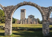 con il Santuario del Miracolo Eucaristico. Inclusi: Cisterna romana ad Atri, Museo della Zampogna e della campana, Abbazia di S.