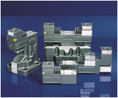 Centrali ed unita' di potenza oleodinamiche Power Fluid Line plants and units Il '' Service'' fornito da Hypress Modena consiste in: - Studio e progettazione di sistemi oleodinamici completi; -