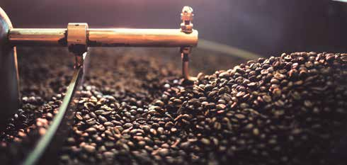 La Svizzera importa all anno più di 135 000 t di caffè crudo. Di queste, circa 65 000 t vengono riesportate come caffè solubile, decaffeinato o torrefatto.
